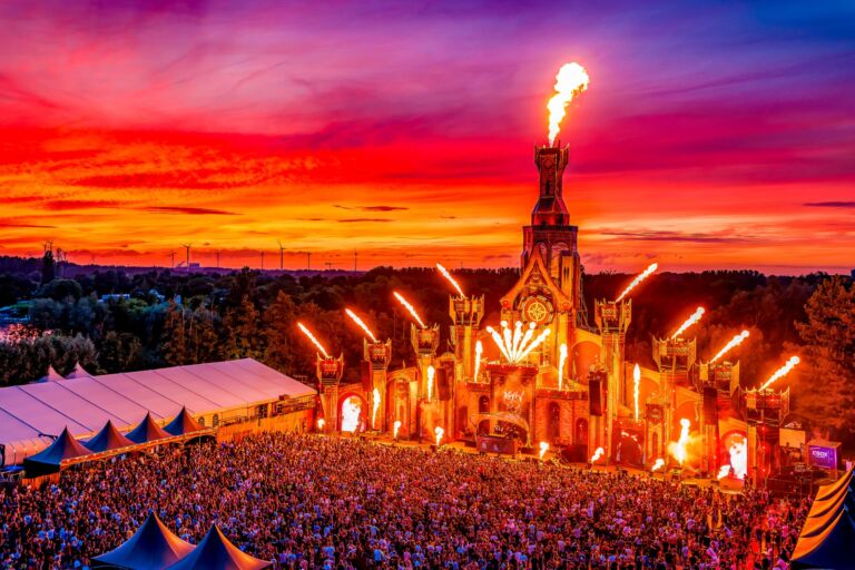 The Qontinent: Ravers Resort 2019